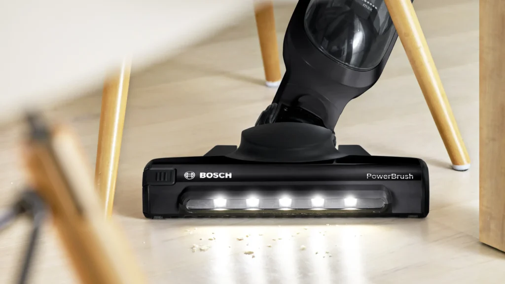 Bosch Flexxo BBH3P2801: LED-Bodenduesenbeleuchtung unter einem Stuhl